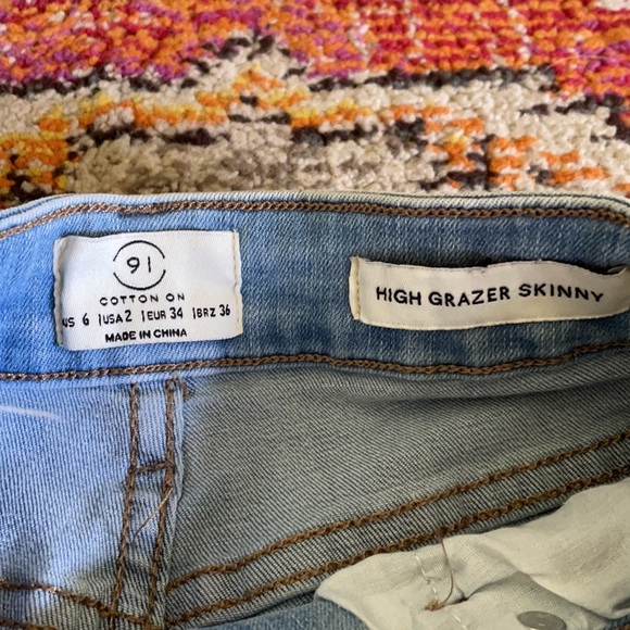 Cotton on high grazer skinny jeans, with tear! Perfect condition! Women’s size 2 - Picture 3 of 3